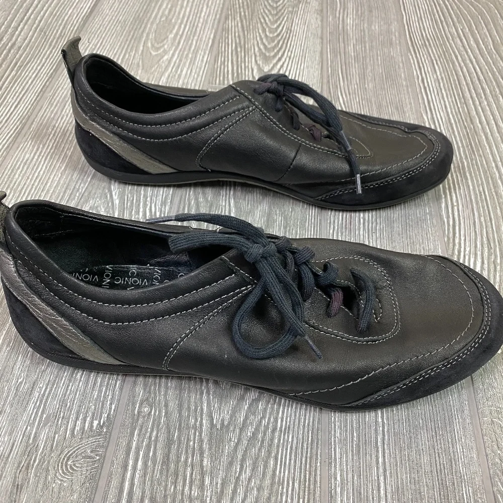 VIONIC Women's Lace Up Stitched Sneakers